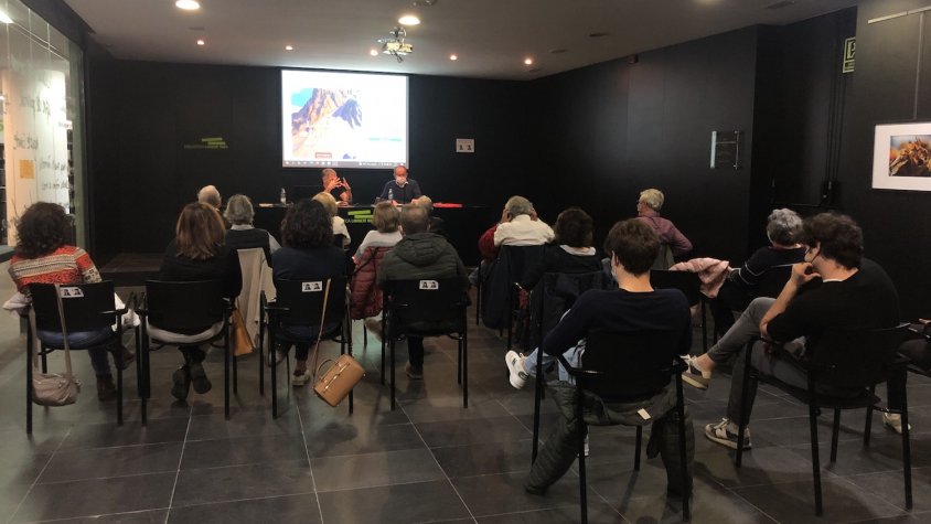 Presentació de la novel·la a la Biblioteca Lambert Mata de Ripoll