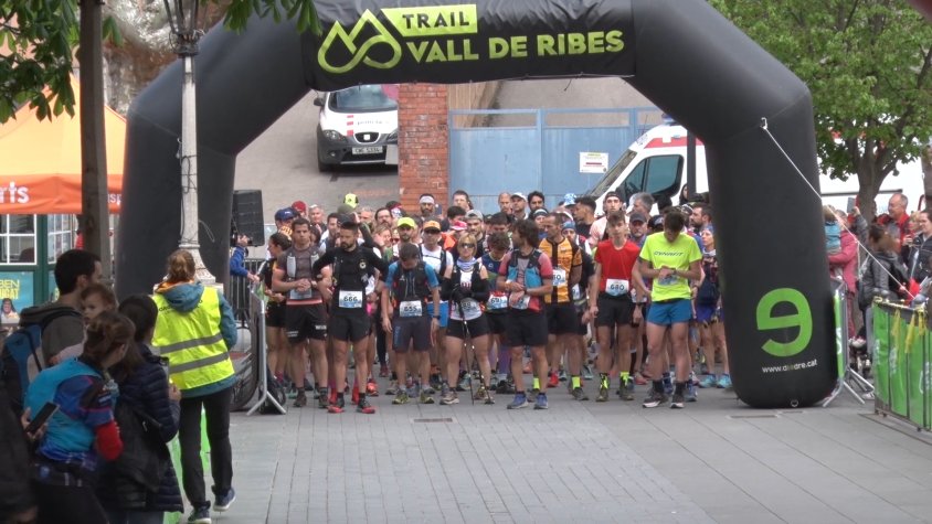 Abans que arrenqués una de les tres curses de la Trail Vall de Ribes