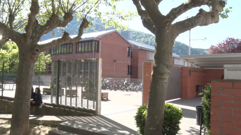Façana exterior de l’INS Abat Oliba