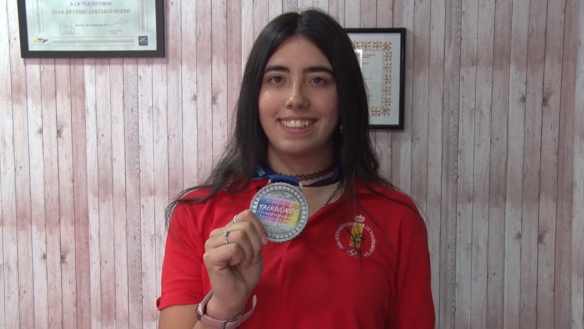 Dalia Santiago amb la medalla de plata de l'Europeu disputat a Manchester