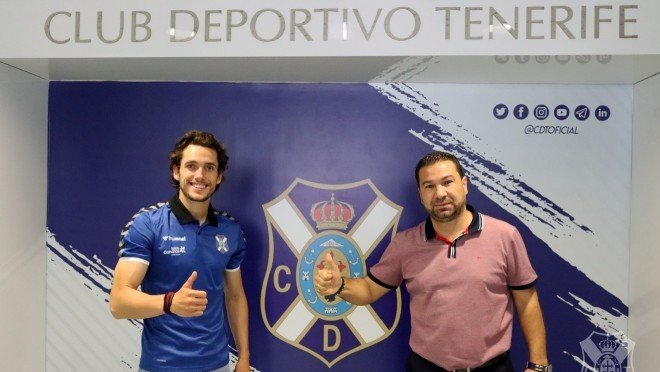 La presentació d'Àlex Corredera amb el Club Deportivo Tenerife, l'estiu passat