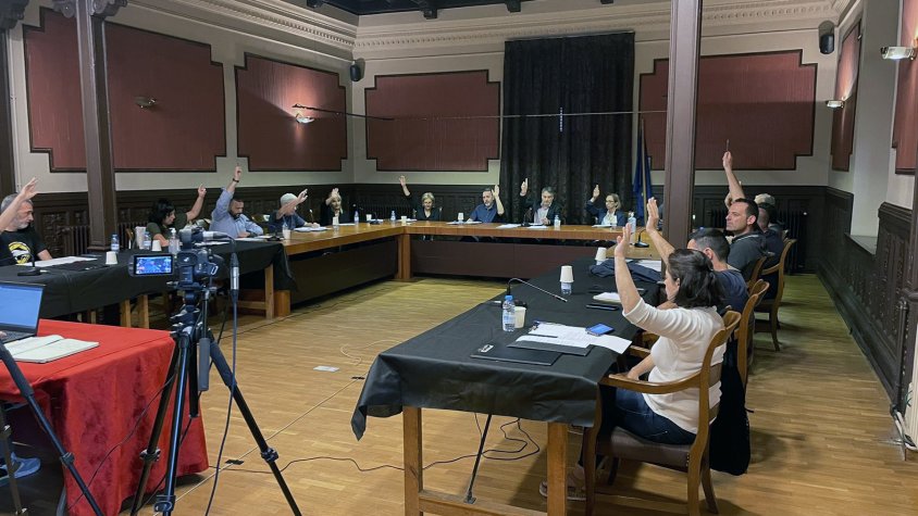 La moció s’ha aprovat d’urgència i per unanimitat de tots els grups municipals