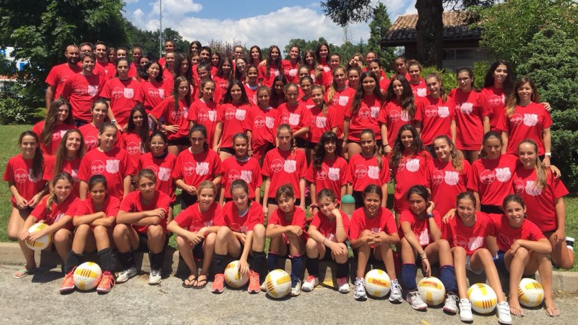 Les participants al campus del FC Barcelona de voleibol a Ripoll