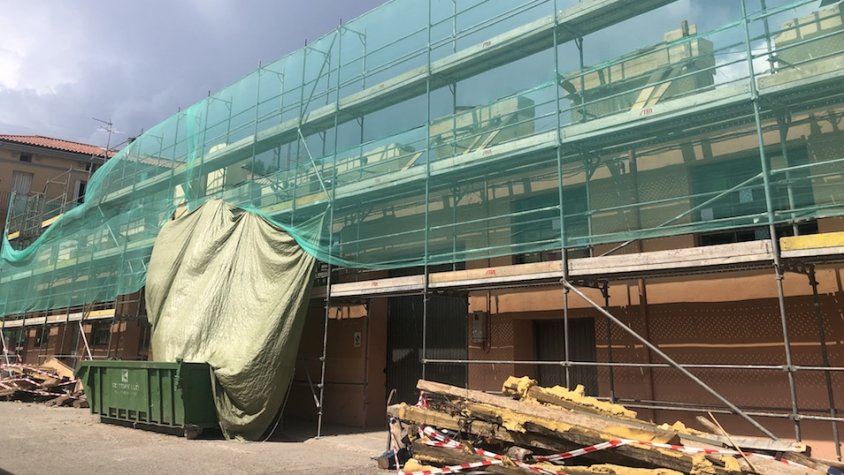 La nau que l'ajuntament arregla a la colònia Estamariu