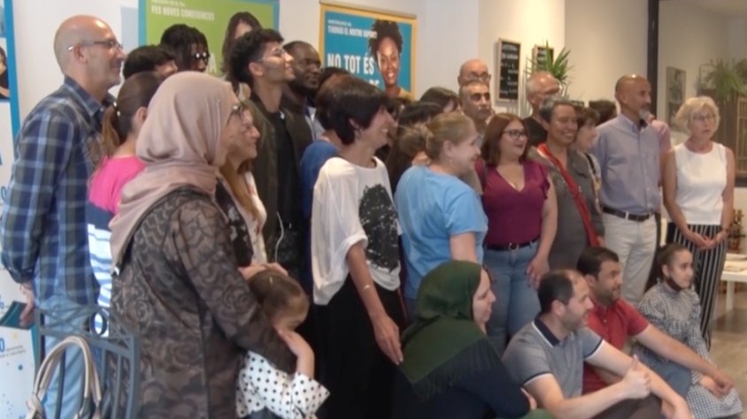 Foto de final de curs de les parelles actuals del Voluntariat per la Llengua