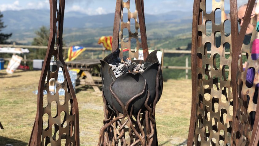 La Flama del Canigó s'ha encès a primera hora del matí