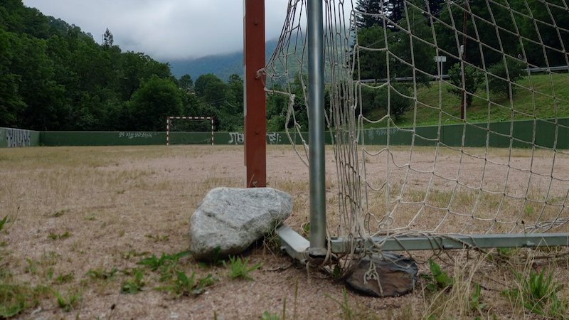 Estat de l'actual camp de futbol on s'habilitarà la pista poliesportiva
