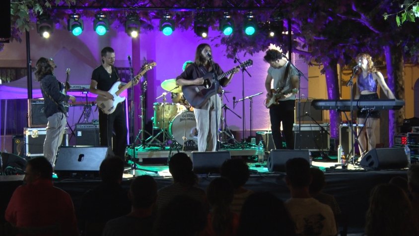 Albert Lax tocant en el primer concert de la segona edició del festival Clavetaires de Campdevànol