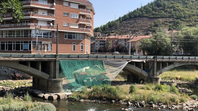L'inici de les obres al pont d'ADIF sobre el riu Ter a Ripoll