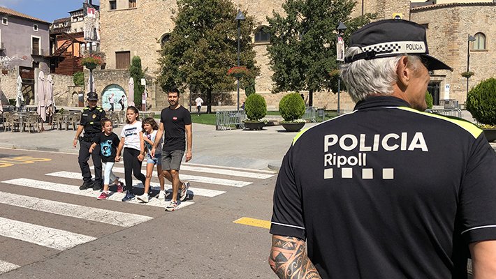 Creuar correctament els passos de vianants és un dels conceptes que aprenen els alumnes