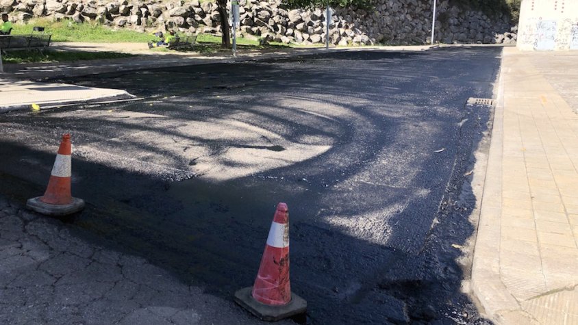 Un dels carrers afectats i en el qual s’està renovant el paviment