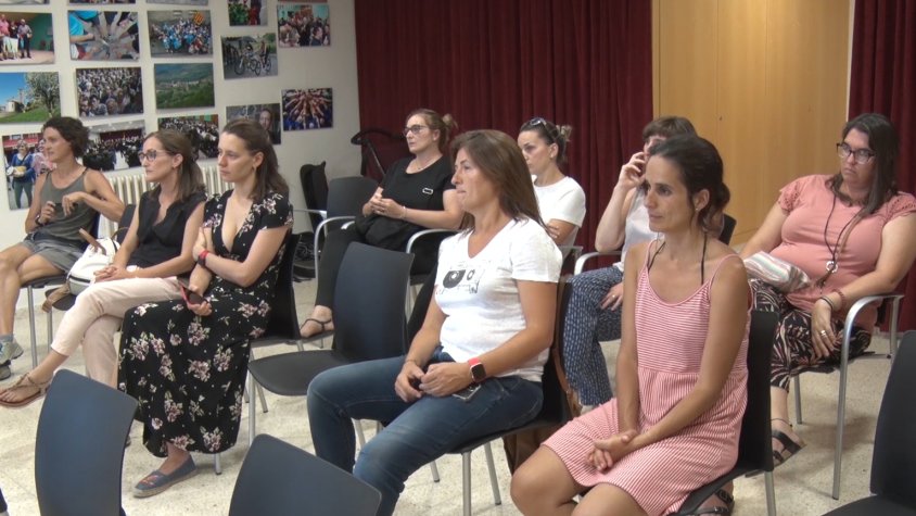 Una reunió amb famílies interessades en el projecte