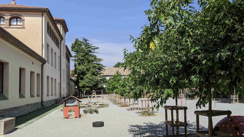El pati de l'escola on es construirà l'aixopluc gràcies als segons pressupostos de Sant Joan