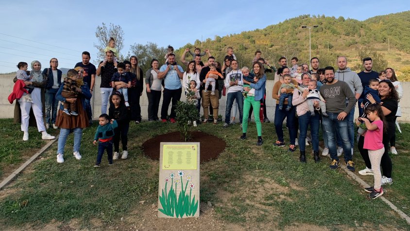 Families i nadons nascuts al 2021 inauguren la seva placa