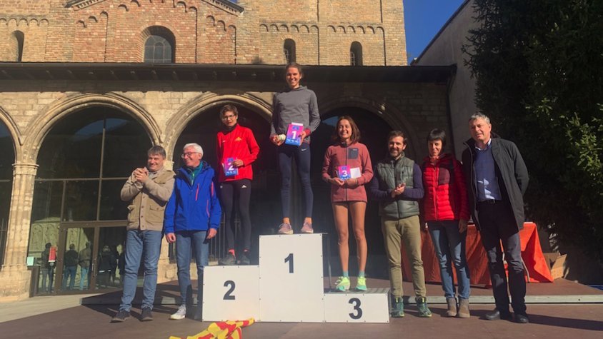 Berta Cabanas aconsegueix la primera posició al podi de la distància llarga femenina