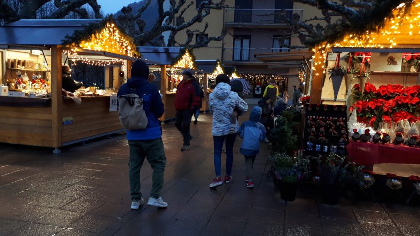 El Mercat de Nadal omple Ribes d'esperit nadalenc