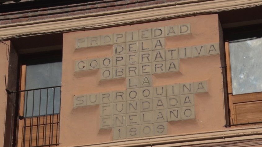 Els dos pisos es troben sobre la Cooperativa Surroquina d’Ogassa