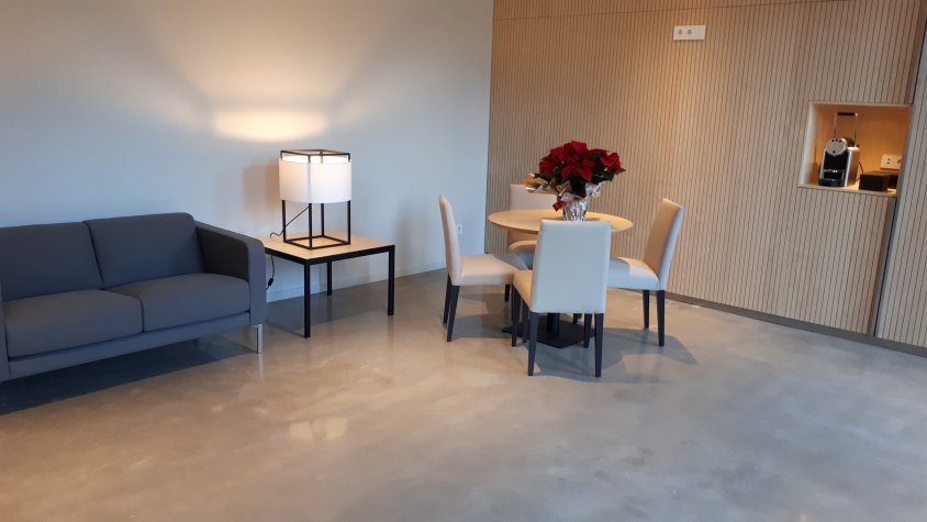 Entrada al tanatori de Sant Joan de les Abadesses