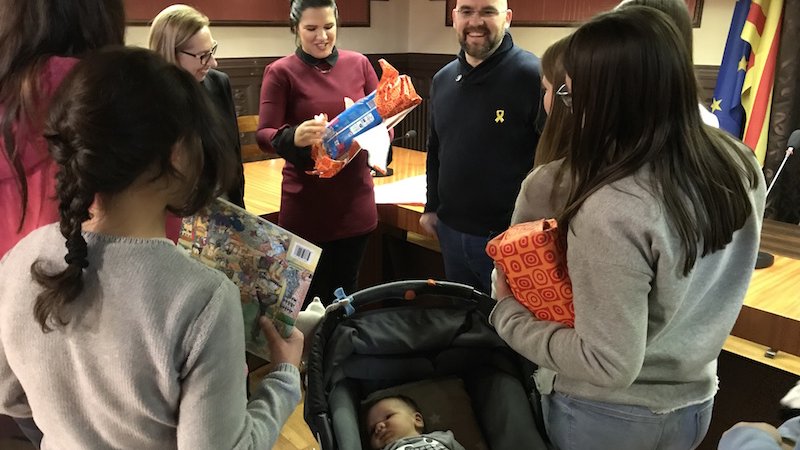 Els pares de l'Adam van rebre diversos obsequis