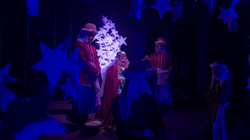 La Cartera Reial va recollir desenes de cartes dels nens i nenes de Ripoll