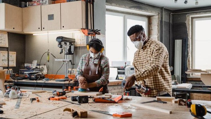 La metodologia del curs és l’”aprendre fent”