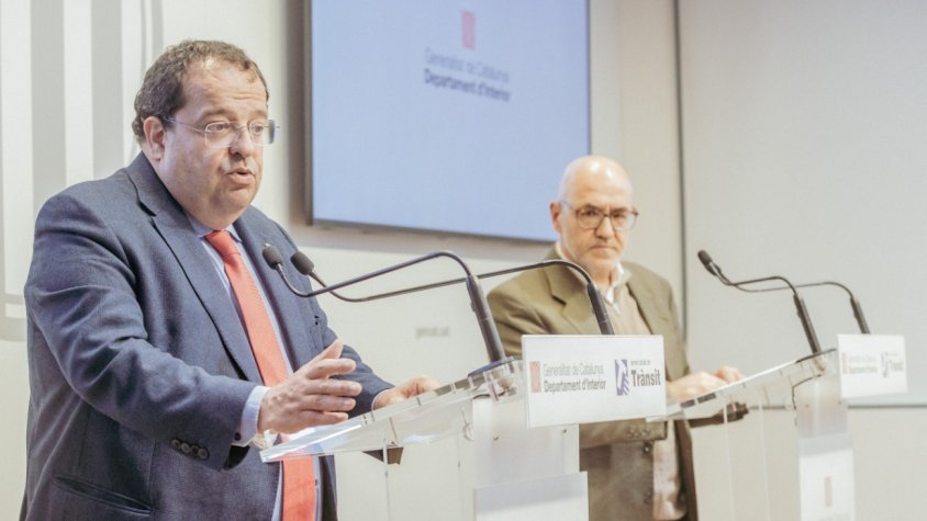 El conseller d’Interior i el director del Servei Català de Trànsit presentant el programa