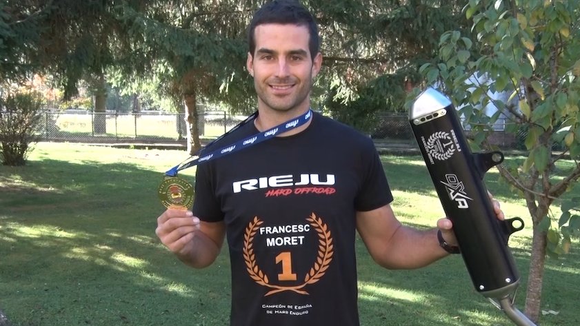 Francesc Moret amb la medalla de campió d'Espanya del 2022