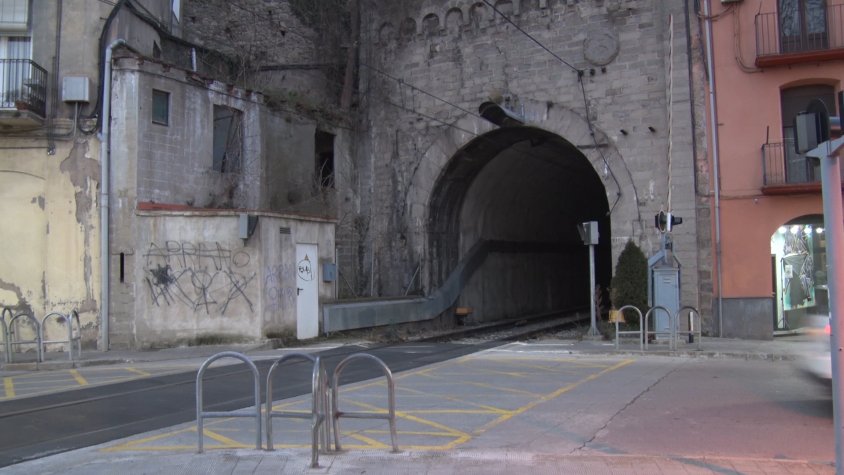 Pont del pas a nivell del Passeig Ragull de Ripoll