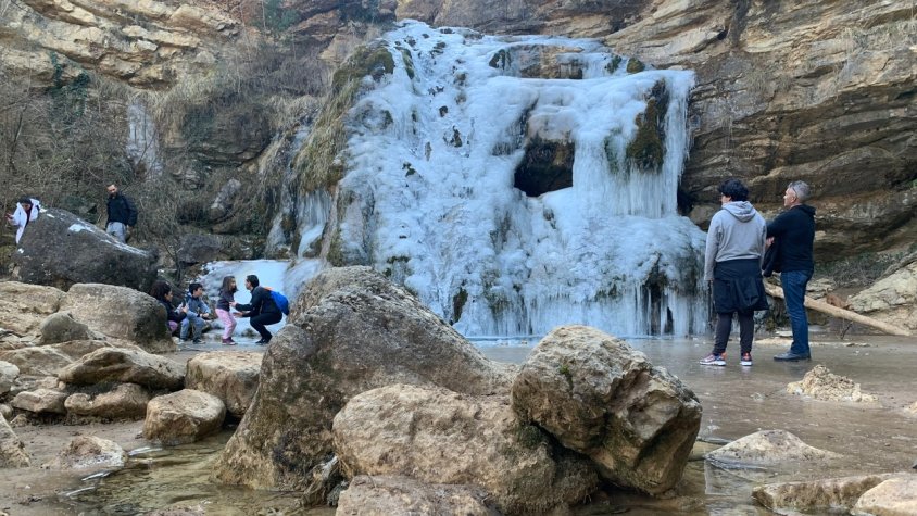 Centenars de persones no s'han volgut perdre l'espectacularitat dels gorgs glaçats