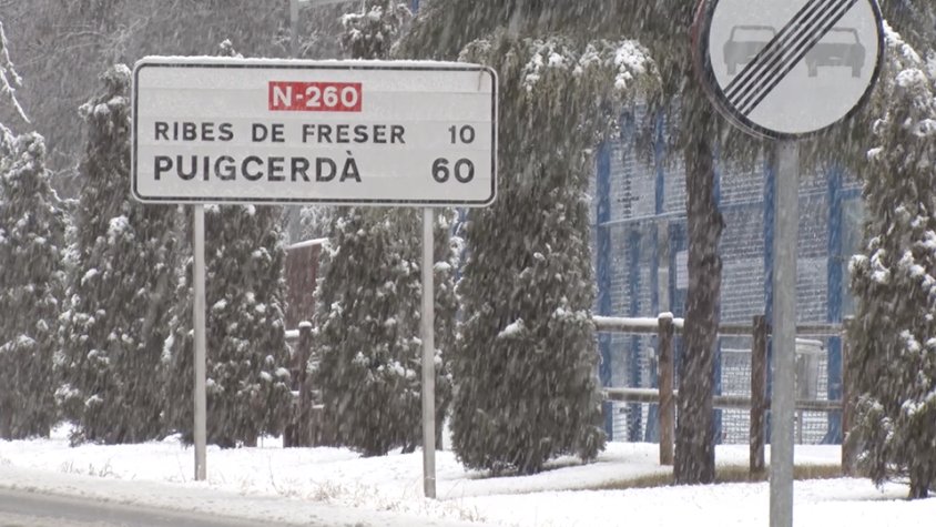 Les nevades van afectar les carreteres de la comarca durant tota la tarda