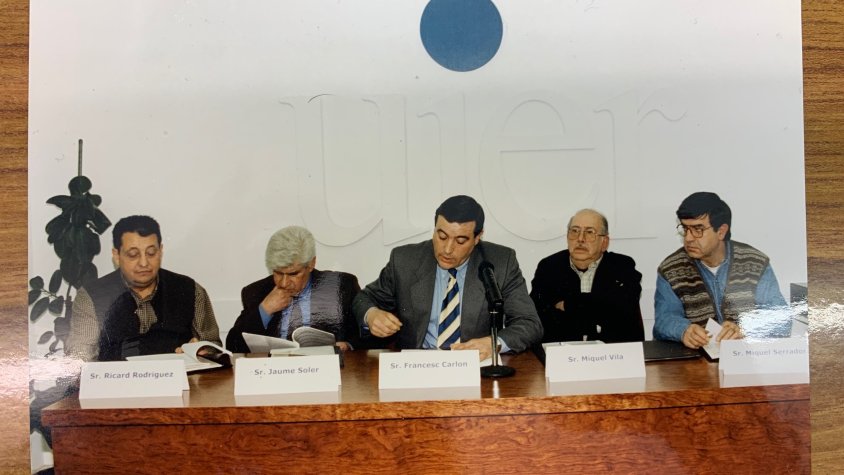 Moment en què es va firmar l'acta fundacional de FECORIS el 1998