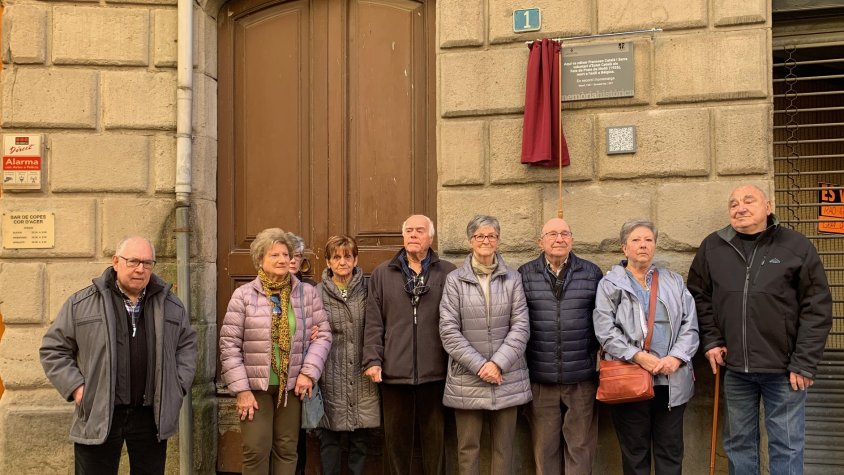 La família Català juntament amb membres d'Estat Català en l'acte commemoratiu