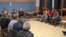 Els ramaders debaten sobre el protocol a seguir davant la sobrepoblació de cérvols