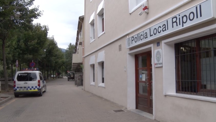 Entrada de l'oficina de la Policia Local de Ripoll
