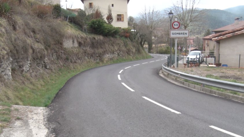 Tram de la carretera per la qual han de passar els veïns i veïnes per anar d'una zona a un altre