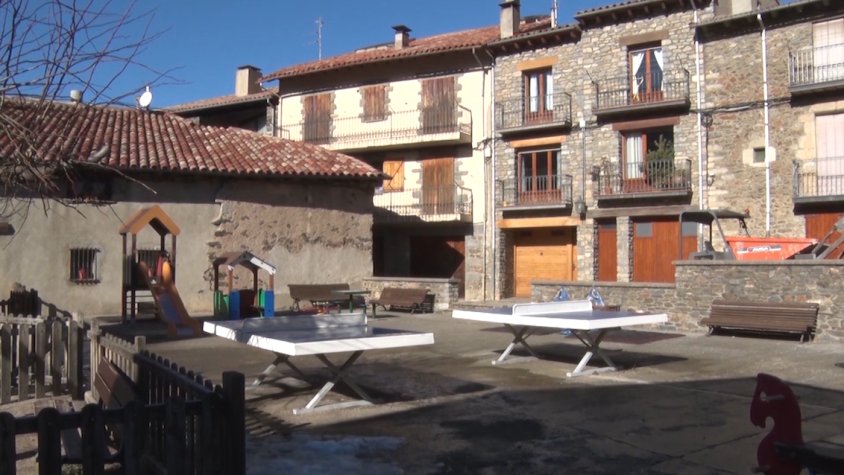 Pista del poble de Pardines