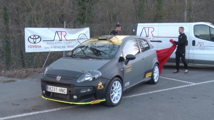 El cotxe conté una paleta de colors bàsica per diferenciar-se dels colors comuns en aquest esport