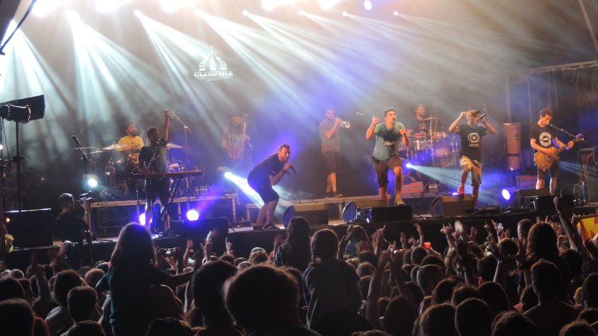 Txarango actuant al Clownia Festival