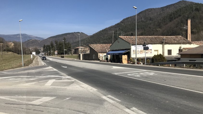 La cruïlla entre la C-17 i la C-26 a Can Villaura (Ripoll)