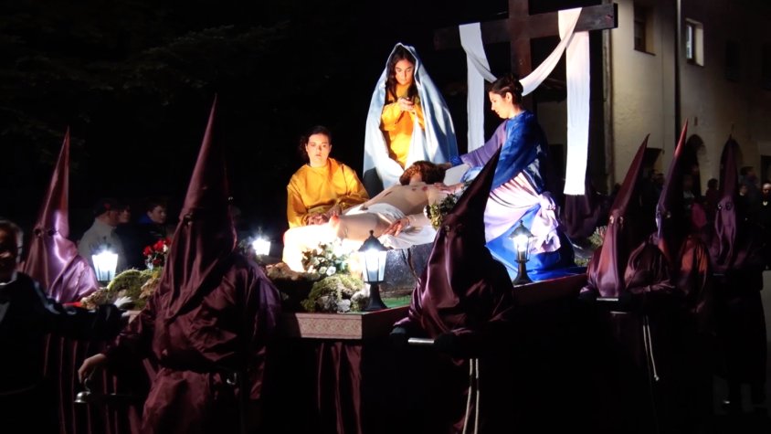 Davallament de la Creu de la Processó dels Sants Misteris de Campdevànol