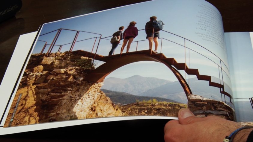 Interior del llibre 'El Ripollès, imatges d'una comarca mil·lenària'