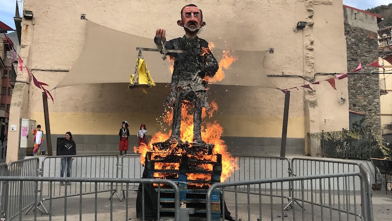 La crema del monument del Rei Carnestoltes 2019