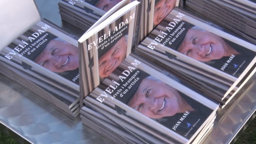 Evelí Adam presenta la seva biografia per Sant Jordi