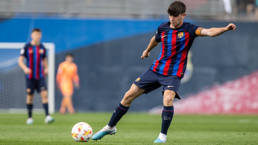 Aleix Garrido, amb el braçalet de capità del Barça