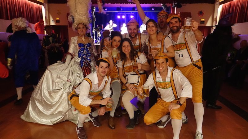 "Els TIrolesos" guanyen el primer premi del concurs de disfresses de Llanars