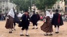 Els ripollesos compleixen i ballen sota la pluja per festa major 