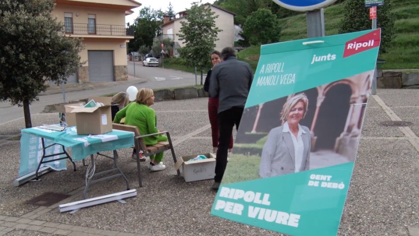 Campanya de Junts al barri de Caselles de Ripoll