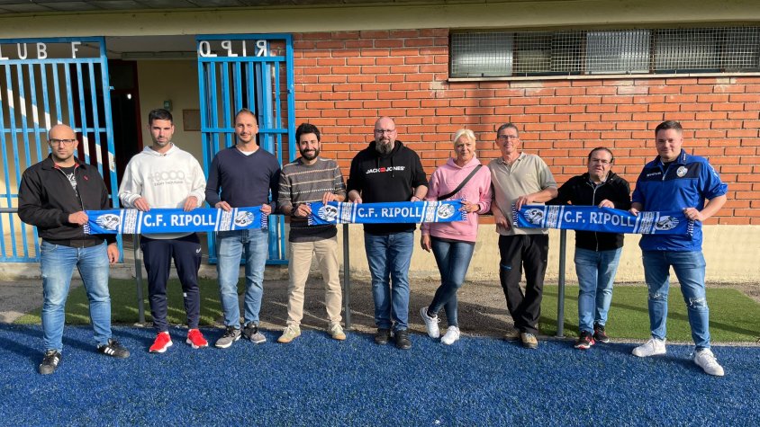 Alguns dels membres de la nova junta del CF Ripoll