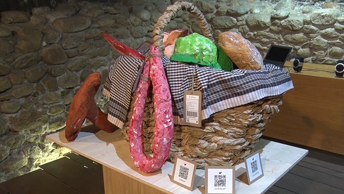 La panera que està exposada al Museu Etnogràfic de Ripoll