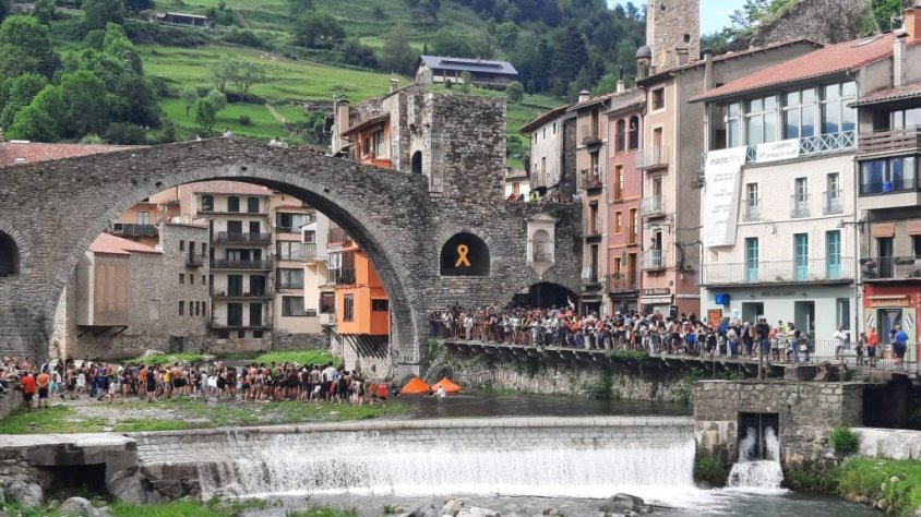 No va faltar la remullada al pont
